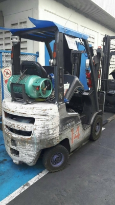 รถยกนิสสันรุ่นใหม่ น้ำหนักยก 1.5 ตัน เสาสูง 3 เมตร เครื่องเบนซินติดแก๊สเรียบร้อย รถ 3 ปี เกียร์ออโต้