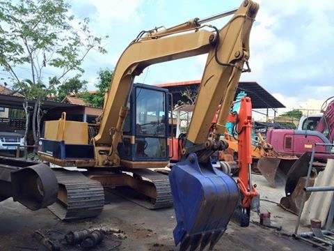 Komatsu pc60-5 เก่านอกไม่เคยใช้งานในไทย สภาพดีพร้อมใช้งาน