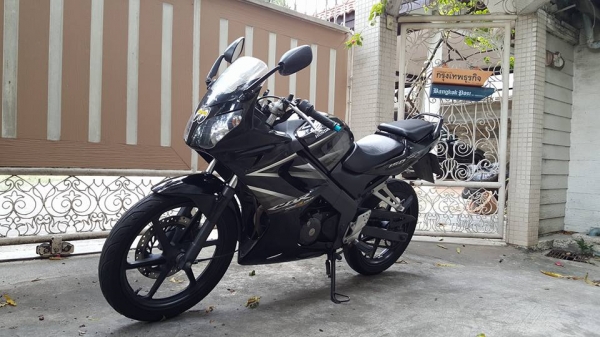 ขออนุญาติขาย  HONDA CBR150R สตาร์ทมือ รุ่นไมล์เหลือง ฟรีค่าโอน