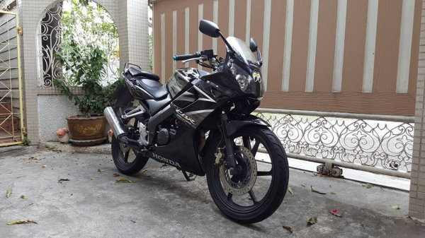 ขออนุญาติขาย HONDA CBR150R สตาร์ทมือ รุ่นไมล์เหลือง ฟรีค่าโอน ขออนุญาติขาย HONDA CBR150R สตาร์ทมือ รุ่นไมล์เหลือง ฟรีค่าโอน