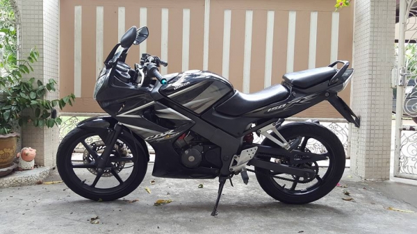 ขออนุญาติขาย HONDA CBR150R สตาร์ทมือ รุ่นไมล์เหลือง ฟรีค่าโอน ขออนุญาติขาย HONDA CBR150R สตาร์ทมือ รุ่นไมล์เหลือง ฟรีค่าโอน