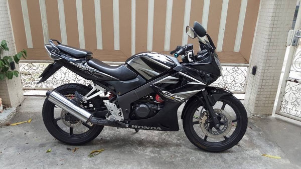 ขออนุญาติขาย HONDA CBR150R สตาร์ทมือ รุ่นไมล์เหลือง ฟรีค่าโอน ขออนุญาติขาย HONDA CBR150R สตาร์ทมือ รุ่นไมล์เหลือง ฟรีค่าโอน