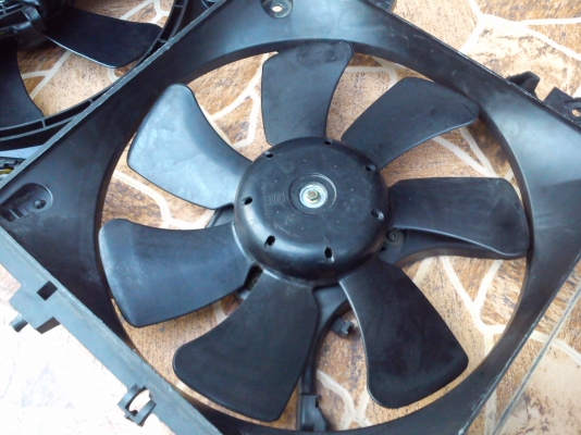 พัดลมหม้อน้ำ เผื่อของรถรุ่นไหนใช้มอเตอร์ทรงแบบนี้