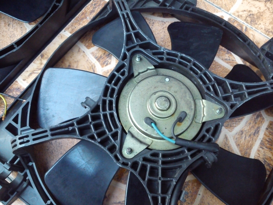 พัดลมหม้อน้ำ เผื่อของรถรุ่นไหนใช้มอเตอร์ทรงแบบนี้