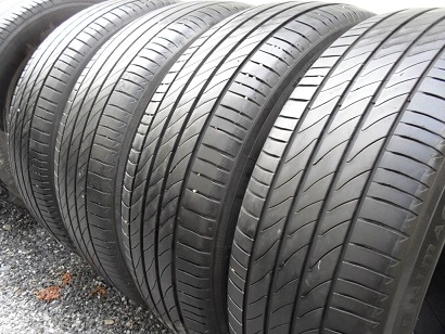 ขายยาง MICHELIN PRIMACY 3st ปี14 (1ชุด) 215-60-16 ราคา 3,600 ขายยาง MICHELIN PRIMACY 3st ปี14 (1ชุด) 215-60-16 ราคา 3,600