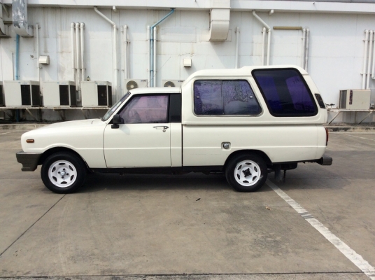 ขายรถกระบะ มาสด้า แฟมมิเลีย มือเดียว ปี90 เครื่อง 1.3 เกียร์ธรรมดา4เกียร์ ภายในเดิมๆสวยสะอาดแอร์หน้า-หลังเย็นฉ่ำ ลอนกระบะหลังสวยมากหลังคาพร้อม ตัวถังเดิมๆไม่มีชนสีบางเดิมทั้งคัน คัสซีดี ยางใหม่ๆ5เส้น เครื่องดีช่วงล่างดี รถพร้อมใช้ มือเดียวป้ายแดง ภาษี59 ร