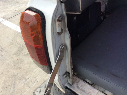 ขายรถกระบะ มาสด้า แฟมมิเลีย มือเดียว ปี90 เครื่อง 1.3 เกียร์ธรรมดา4เกียร์ ภายในเดิมๆสวยสะอาดแอร์หน้า-หลังเย็นฉ่ำ ลอนกระบะหลังสวยมากหลังคาพร้อม ตัวถังเดิมๆไม่มีชนสีบางเดิมทั้งคัน คัสซีดี ยางใหม่ๆ5เส้น เครื่องดีช่วงล่างดี รถพร้อมใช้ มือเดียวป้ายแดง ภาษี59 ร