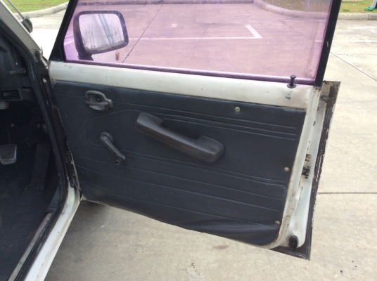 ขายรถกระบะ มาสด้า แฟมมิเลีย มือเดียว ปี90 เครื่อง 1.3 เกียร์ธรรมดา4เกียร์ ภายในเดิมๆสวยสะอาดแอร์หน้า-หลังเย็นฉ่ำ ลอนกระบะหลังสวยมากหลังคาพร้อม ตัวถังเดิมๆไม่มีชนสีบางเดิมทั้งคัน คัสซีดี ยางใหม่ๆ5เส้น เครื่องดีช่วงล่างดี รถพร้อมใช้ มือเดียวป้ายแดง ภาษี59 ร