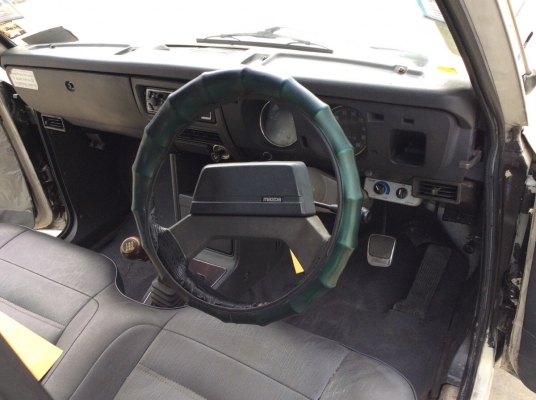 ขายรถกระบะ มาสด้า แฟมมิเลีย มือเดียว ปี90 เครื่อง 1.3 เกียร์ธรรมดา4เกียร์ ภายในเดิมๆสวยสะอาดแอร์หน้า-หลังเย็นฉ่ำ ลอนกระบะหลังสวยมากหลังคาพร้อม ตัวถังเดิมๆไม่มีชนสีบางเดิมทั้งคัน คัสซีดี ยางใหม่ๆ5เส้น เครื่องดีช่วงล่างดี รถพร้อมใช้ มือเดียวป้ายแดง ภาษี59 ร