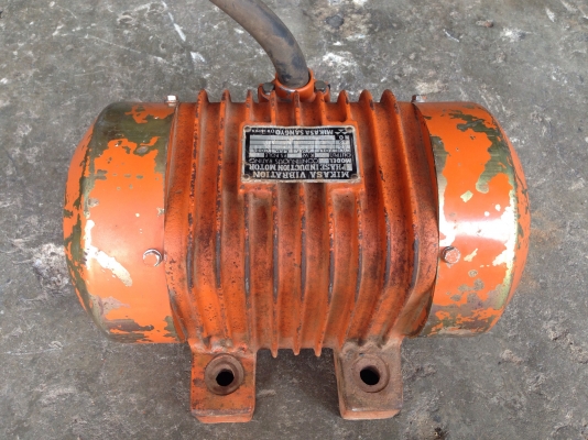 ขายมอเตอร์เขย่า-สั่น Mikasa made in Japan ขนาด 1HP. 380V สภาพสวยเดิมๆ วิ่งนิ่ม พร้อมใช้งาน