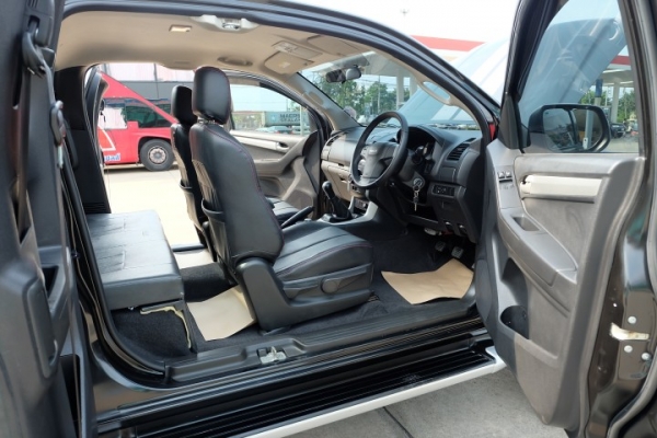 ISUZU DMAX V-CROSS ขับ4x4 ตัวTOPสุด