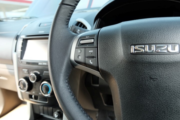 ISUZU DMAX V-CROSS ขับ4x4 ตัวTOPสุด