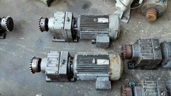 Sell> ขายมอเตอร์เกียร์ Motor Gear SEW 7.5 HP อัดตราทด 1:12 380V. มีมา 4 ลูกครับ