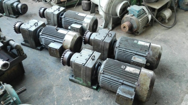 Sell> ขายมอเตอร์เกียร์ Motor Gear SEW 7.5 HP อัดตราทด 1:12 380V. มีมา 4 ลูกครับ