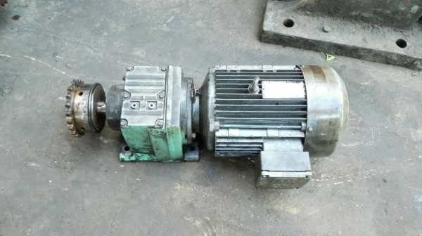 Sell> ขายมอเตอร์เกียร์ Motor Gear SEW 5 HP อัดตราทด 1:14 380V. มีลูกเดียวครับ