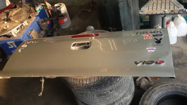 ขายฝาท้ายvigo รุ้นมีไฟเบรค  2800 โทร0805669540