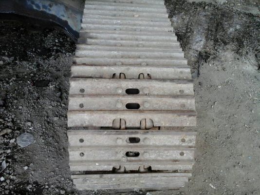 ขายใบแทรค KOBELCO 100MACK5 เก่านอกยังไม่ใด้ใช้ -ยังไม่ใด้ถอดอกกจากรถใบ50ร