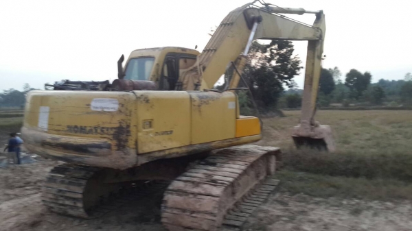 ขายด่วน แม็คโคร KOMATSU PC200-6สภาพพร้อมใช้งาน เครื่องเดิมปั้มเดิม โซ่ช่วงล่างพร้อมใช้งาน เอวแน่น เอกสารเล่มทะเบียน ไฟฟ้าตัดครับ