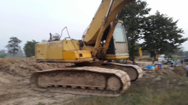 ขายด่วน แม็คโคร KOMATSU PC200-6สภาพพร้อมใช้งาน เครื่องเดิมปั้มเดิม โซ่ช่วงล่างพร้อมใช้งาน เอวแน่น เอกสารเล่มทะเบียน ไฟฟ้าตัดครับ