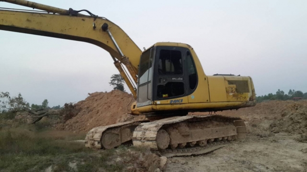 ขายด่วน แม็คโคร KOMATSU PC200-6สภาพพร้อมใช้งาน เครื่องเดิมปั้มเดิม โซ่ช่วงล่างพร้อมใช้งาน เอวแน่น เอกสารเล่มทะเบียน ไฟฟ้าตัดครับ