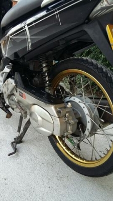 ขาย yamaha นูโว mx ลาย ล้อทอง ชุดสีเดิมสีดำเดิมๆ เครื่องกริบ เฟืองท้ายไม่มีหอน น้ำมันเครื่องเปลี่ยนมาใหม่ ไฟเลี้ยวไฟเบรคติดหมด โช๊คเดิมไม่มีรั่ว เบาะเดิมแท้ ดอกยางเต็มๆ เอาไปขี่ได้เลย เสียตังเติมน้ำมันอย่างเดียวครับ ทะเบียนครบ มาดูรถได้ที่ดอนเมือง กรุงเทพ