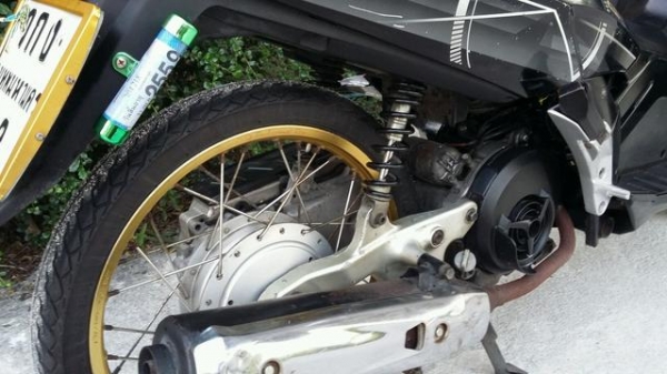 ขาย yamaha นูโว mx ลาย ล้อทอง ชุดสีเดิมสีดำเดิมๆ เครื่องกริบ เฟืองท้ายไม่มีหอน น้ำมันเครื่องเปลี่ยนมาใหม่ ไฟเลี้ยวไฟเบรคติดหมด โช๊คเดิมไม่มีรั่ว เบาะเดิมแท้ ดอกยางเต็มๆ เอาไปขี่ได้เลย เสียตังเติมน้ำมันอย่างเดียวครับ ทะเบียนครบ มาดูรถได้ที่ดอนเมือง กรุงเทพ