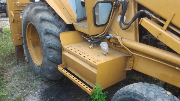 ขายรถตักหน้าหลังขุด CAT 428 B ขายรถตักหน้าหลังขุด CAT 428 B