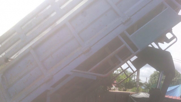 รถอีซูซู 6 ล้อดั้ม NPR 130 แรงม้า. ปี 48.   สนใจติดต่อ  081 - 6079515