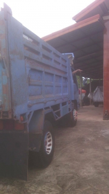 รถอีซูซู 6 ล้อดั้ม NPR 130 แรงม้า. ปี 48.   สนใจติดต่อ  081 - 6079515