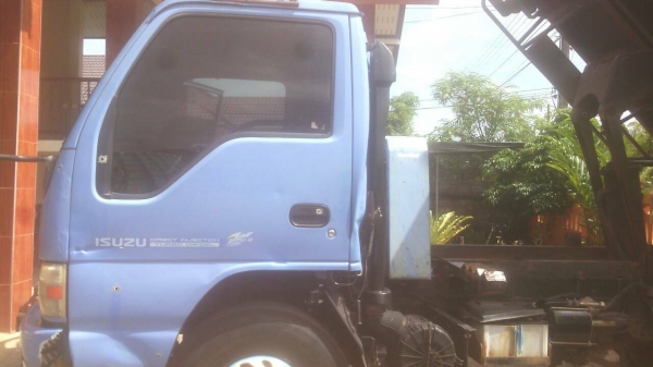 รถอีซูซู 6 ล้อดั้ม NPR 130 แรงม้า. ปี 48.   สนใจติดต่อ  081 - 6079515