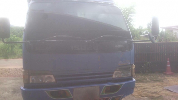 รถอีซูซู 6 ล้อดั้ม NPR 130 แรงม้า. ปี 48.   สนใจติดต่อ  081 - 6079515