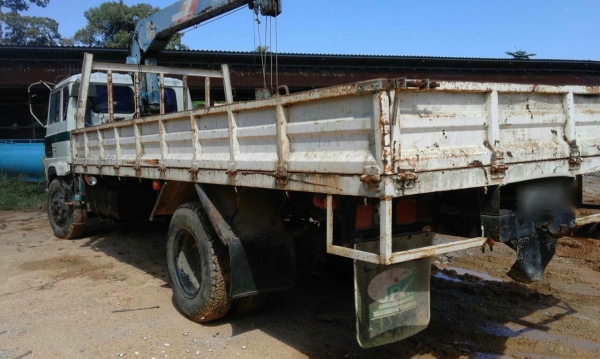 รถฮีโน่ 6 ล้อ KR320 - 168 แรงม้า. ( ติดเครน  3 ตัน. )   สนใจติดต่อ  081 - 6079515