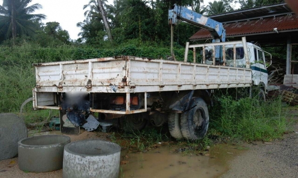 รถฮีโน่ 6 ล้อ KR320 - 168 แรงม้า. ( ติดเครน  3 ตัน. )   สนใจติดต่อ  081 - 6079515