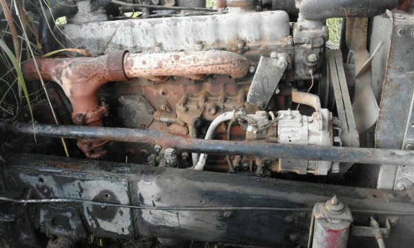 รถฮีโน่ 6 ล้อ KR320 - 168 แรงม้า. ( ติดเครน  3 ตัน. )   สนใจติดต่อ  081 - 6079515