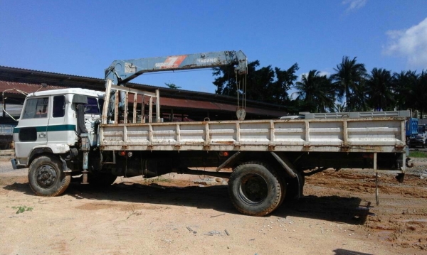 รถฮีโน่ 6 ล้อ KR320 - 168 แรงม้า. ( ติดเครน  3 ตัน. )   สนใจติดต่อ  081 - 6079515