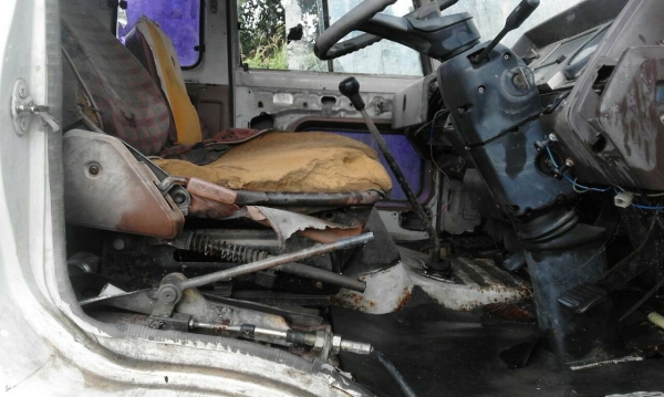 รถฮีโน่ 6 ล้อ KR320 - 168 แรงม้า. ( ติดเครน  3 ตัน. )   สนใจติดต่อ  081 - 6079515