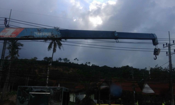 รถฮีโน่ 6 ล้อ KR320 - 168 แรงม้า. ( ติดเครน  3 ตัน. )   สนใจติดต่อ  081 - 6079515