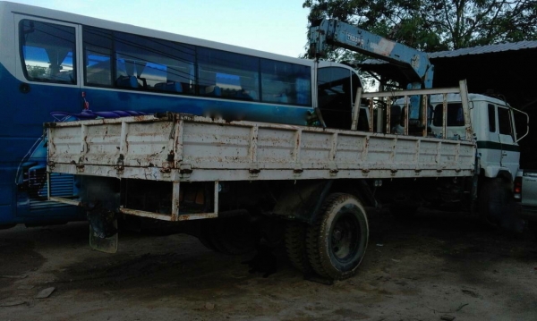 รถฮีโน่ 6 ล้อ KR320 - 168 แรงม้า. ( ติดเครน  3 ตัน. )   สนใจติดต่อ  081 - 6079515