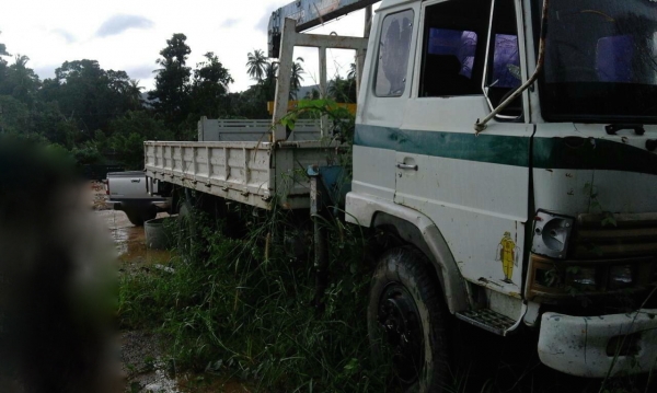 รถฮีโน่ 6 ล้อ KR320 - 168 แรงม้า. ( ติดเครน  3 ตัน. )   สนใจติดต่อ  081 - 6079515