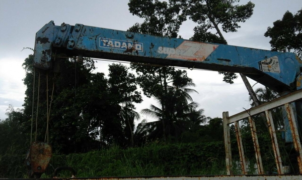 รถฮีโน่ 6 ล้อ KR320 - 168 แรงม้า. ( ติดเครน  3 ตัน. )   สนใจติดต่อ  081 - 6079515