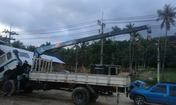 รถฮีโน่ 6 ล้อ KR320 - 168 แรงม้า. ( ติดเครน  3 ตัน. )   สนใจติดต่อ  081 - 6079515