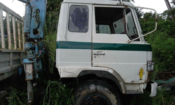 รถฮีโน่ 6 ล้อ KR320 - 168 แรงม้า. ( ติดเครน  3 ตัน. )   สนใจติดต่อ  081 - 6079515