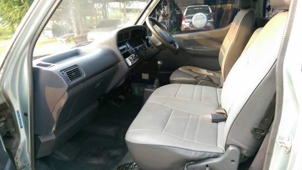 รถตู้โตโยต้า HIACE