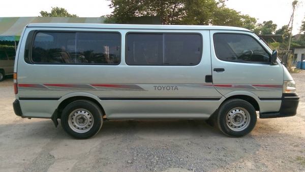 รถตู้โตโยต้า HIACE