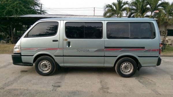 รถตู้โตโยต้า HIACE