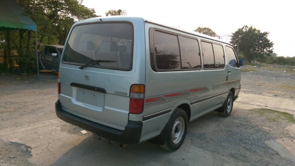 รถตู้โตโยต้า HIACE