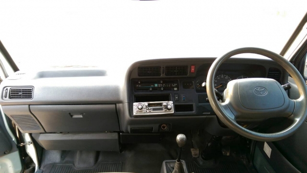 รถตู้โตโยต้า HIACE