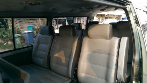 รถตู้โตโยต้า HIACE