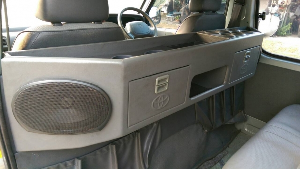 รถตู้โตโยต้า HIACE