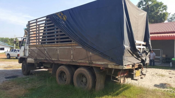 ขาย 10 ล้อ เพลาเดียว ISUZU ROCKY เครื่อง 6BG1 175 แรงม้าฝาส้ม คัสซีสวย พวงมาลัยพาวเวอร์ เบรคลมดัน ทะเบียนพร้อมโอนครับ